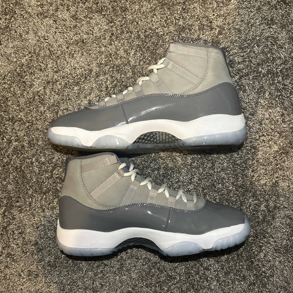 Cool grey 11s bottom is kinda dirty but shoes are very well in good condition